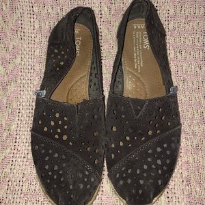 Toms flats: brown suede size 6.5